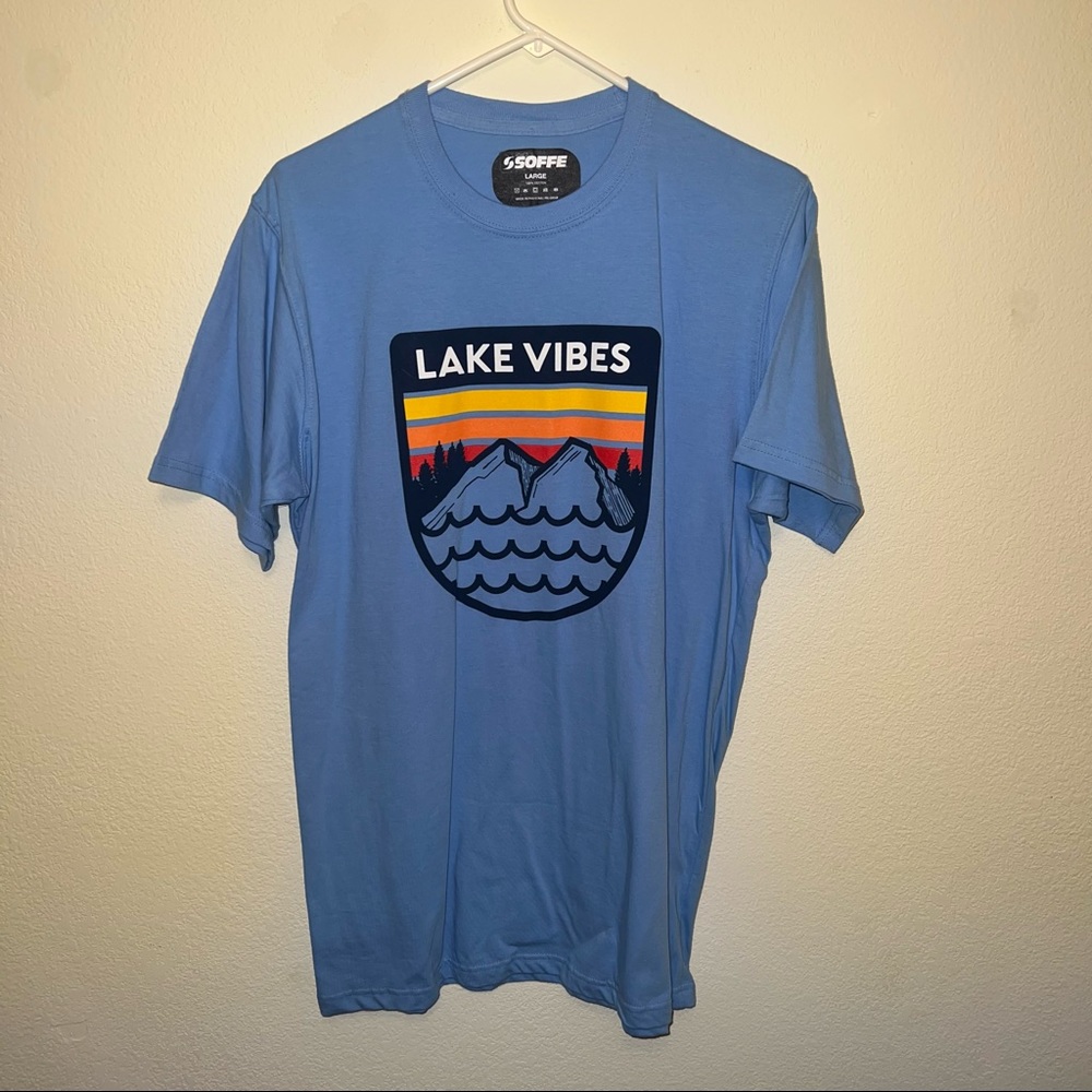 NWOT never worn simple graphic large mens t-shirt in blue